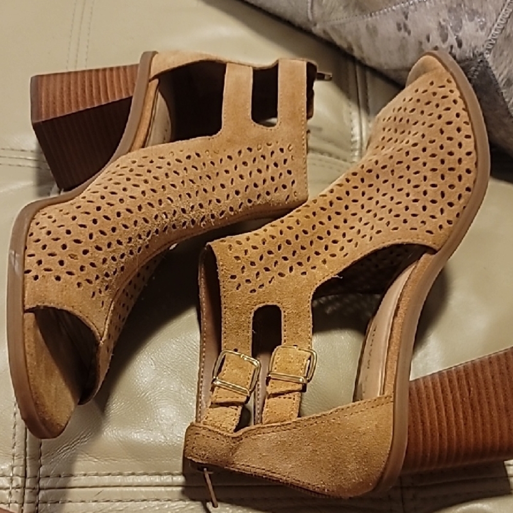 Tan Ankle Boos with Chunky Heel and Perforated Design - Picture 5 of 9
